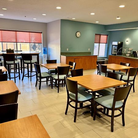 Days Inn & Suites By Wyndham Мадисън Екстериор снимка