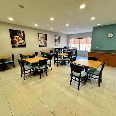 Days Inn & Suites By Wyndham Мадисън Екстериор снимка