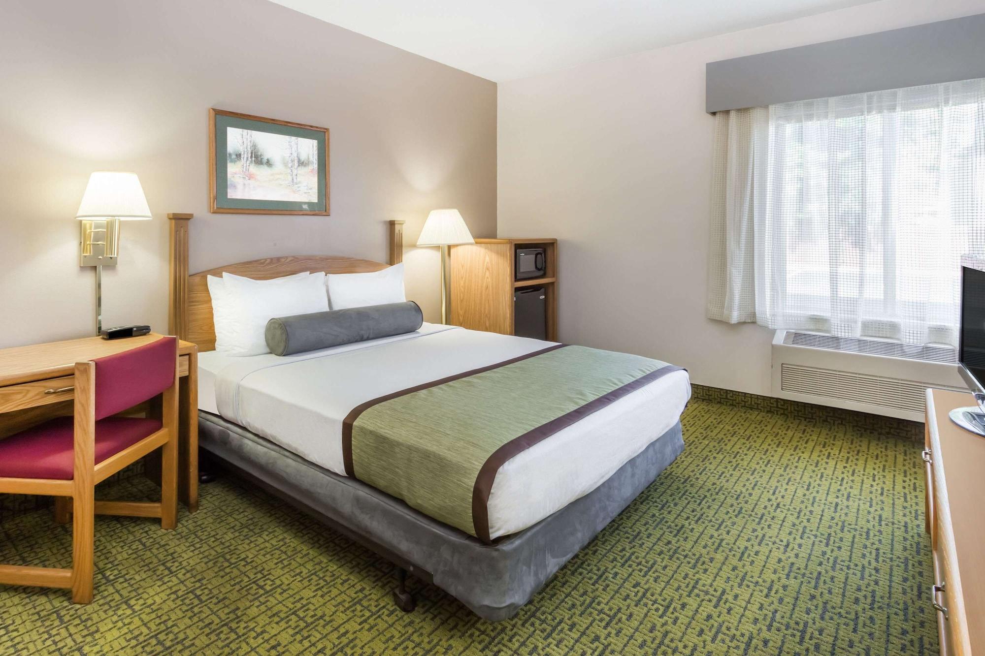 Days Inn & Suites By Wyndham Мадисън Екстериор снимка