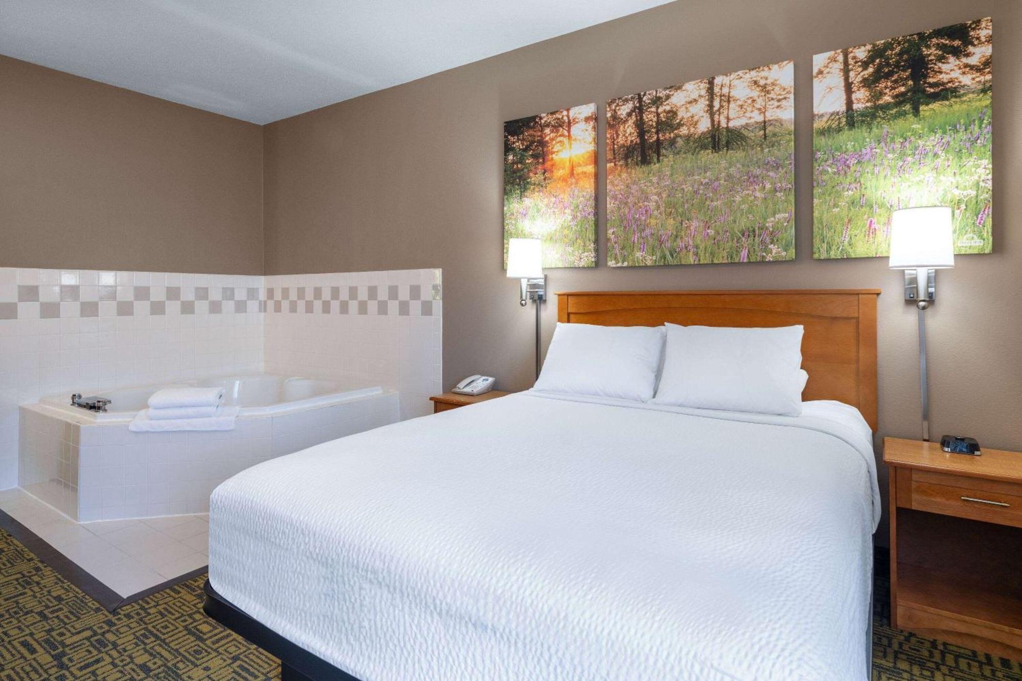 Days Inn & Suites By Wyndham Мадисън Екстериор снимка
