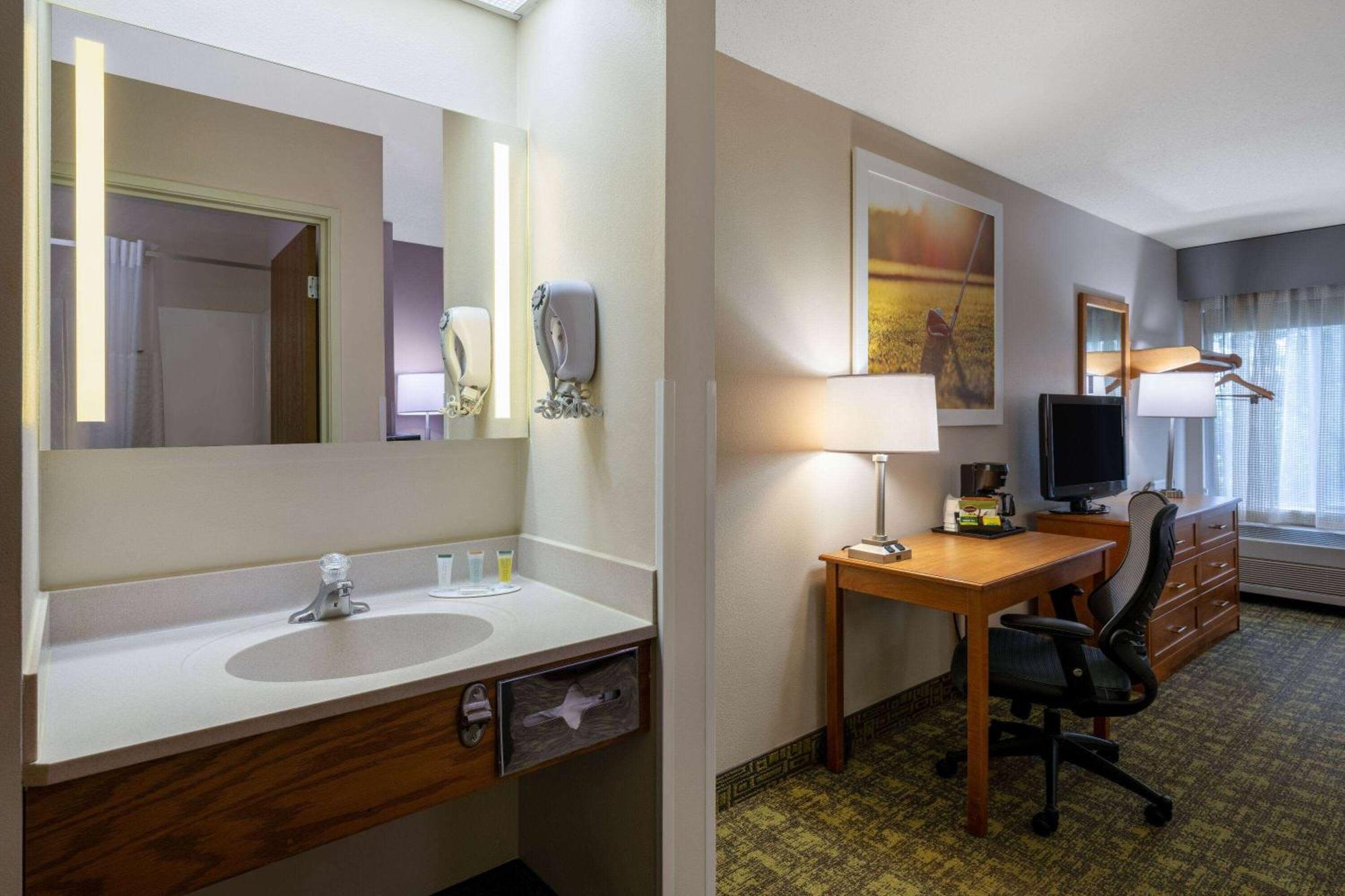 Days Inn & Suites By Wyndham Мадисън Екстериор снимка