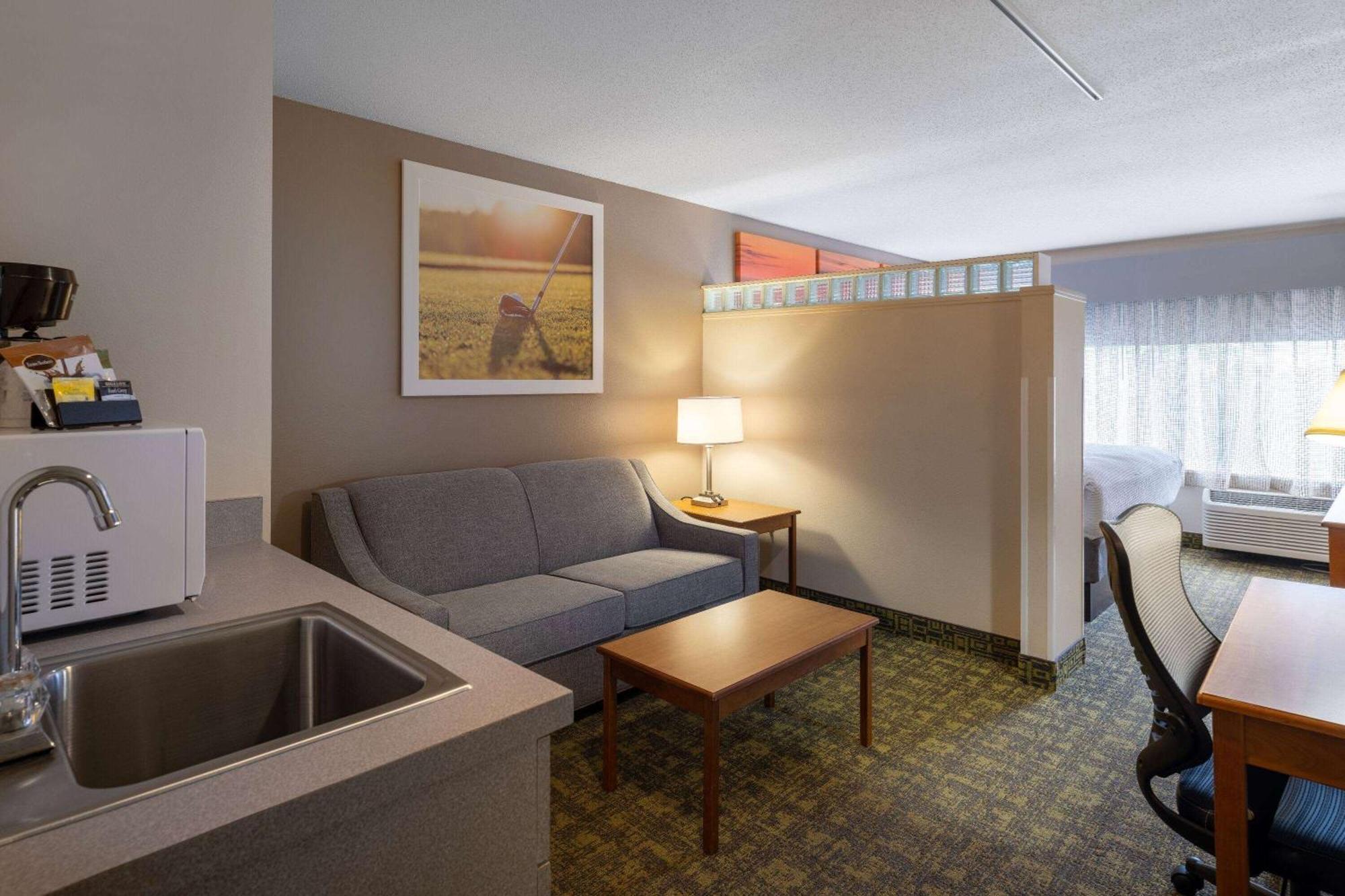 Days Inn & Suites By Wyndham Мадисън Екстериор снимка