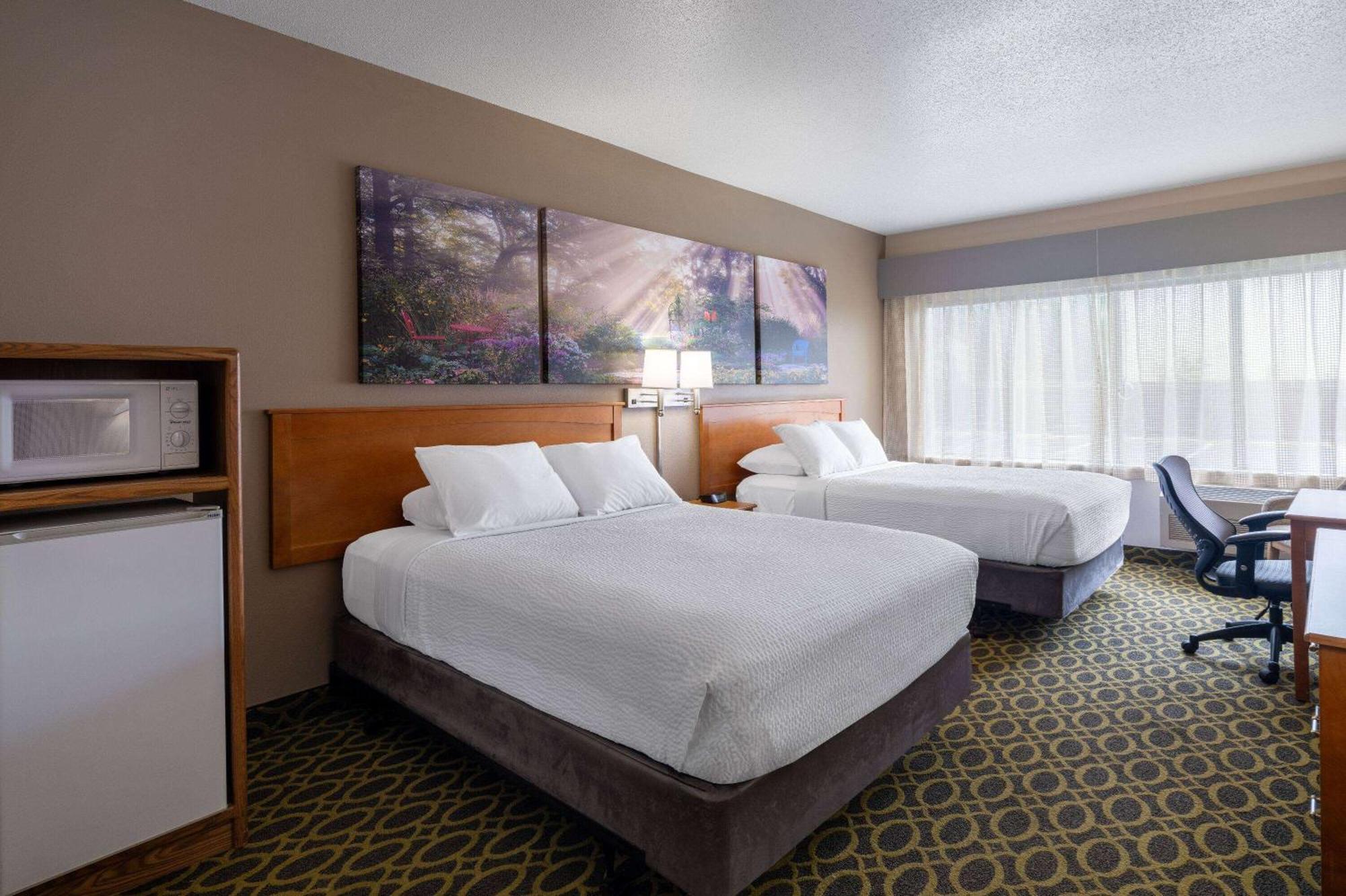 Days Inn & Suites By Wyndham Мадисън Екстериор снимка