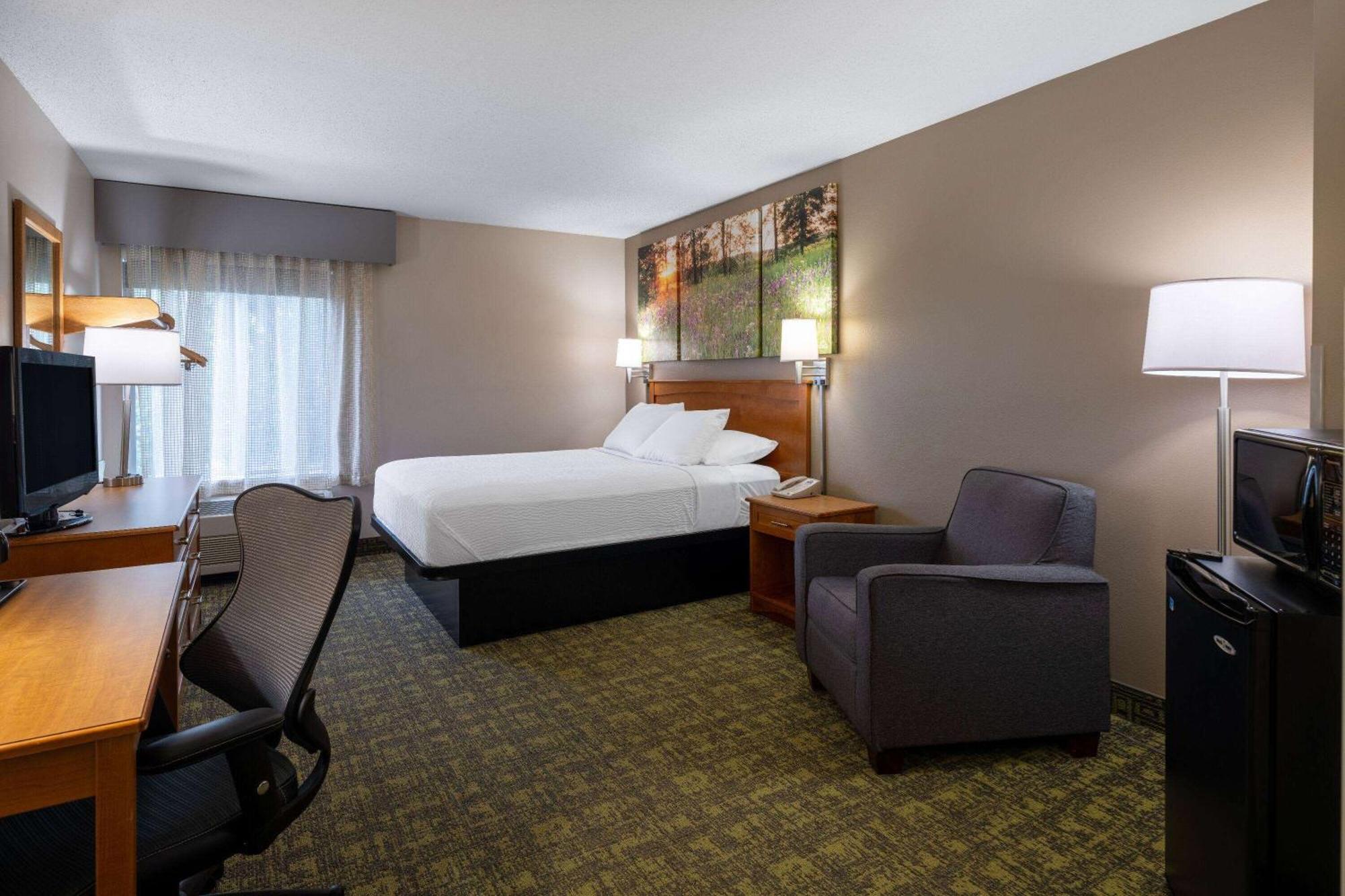 Days Inn & Suites By Wyndham Мадисън Екстериор снимка