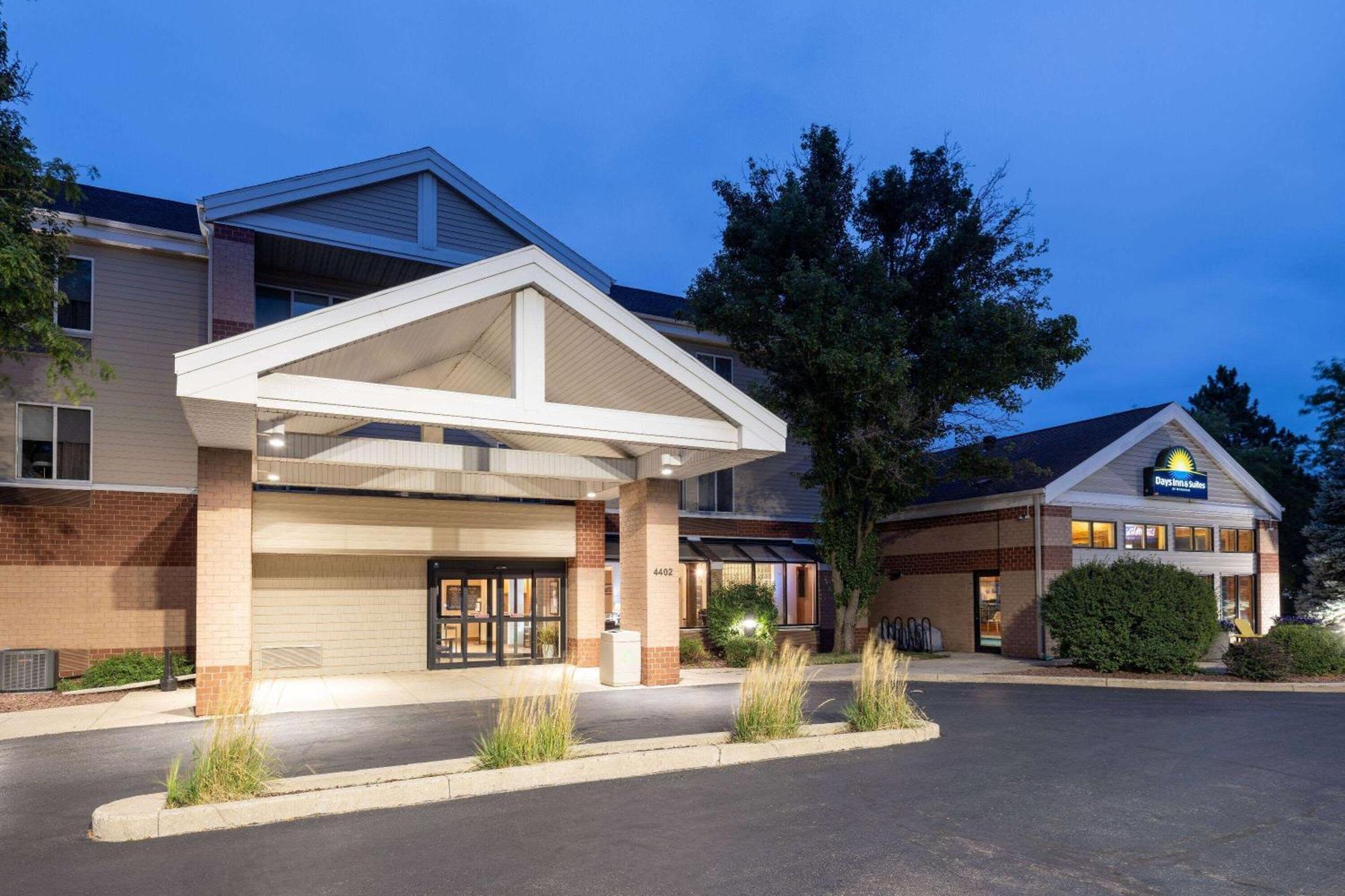 Days Inn & Suites By Wyndham Мадисън Екстериор снимка
