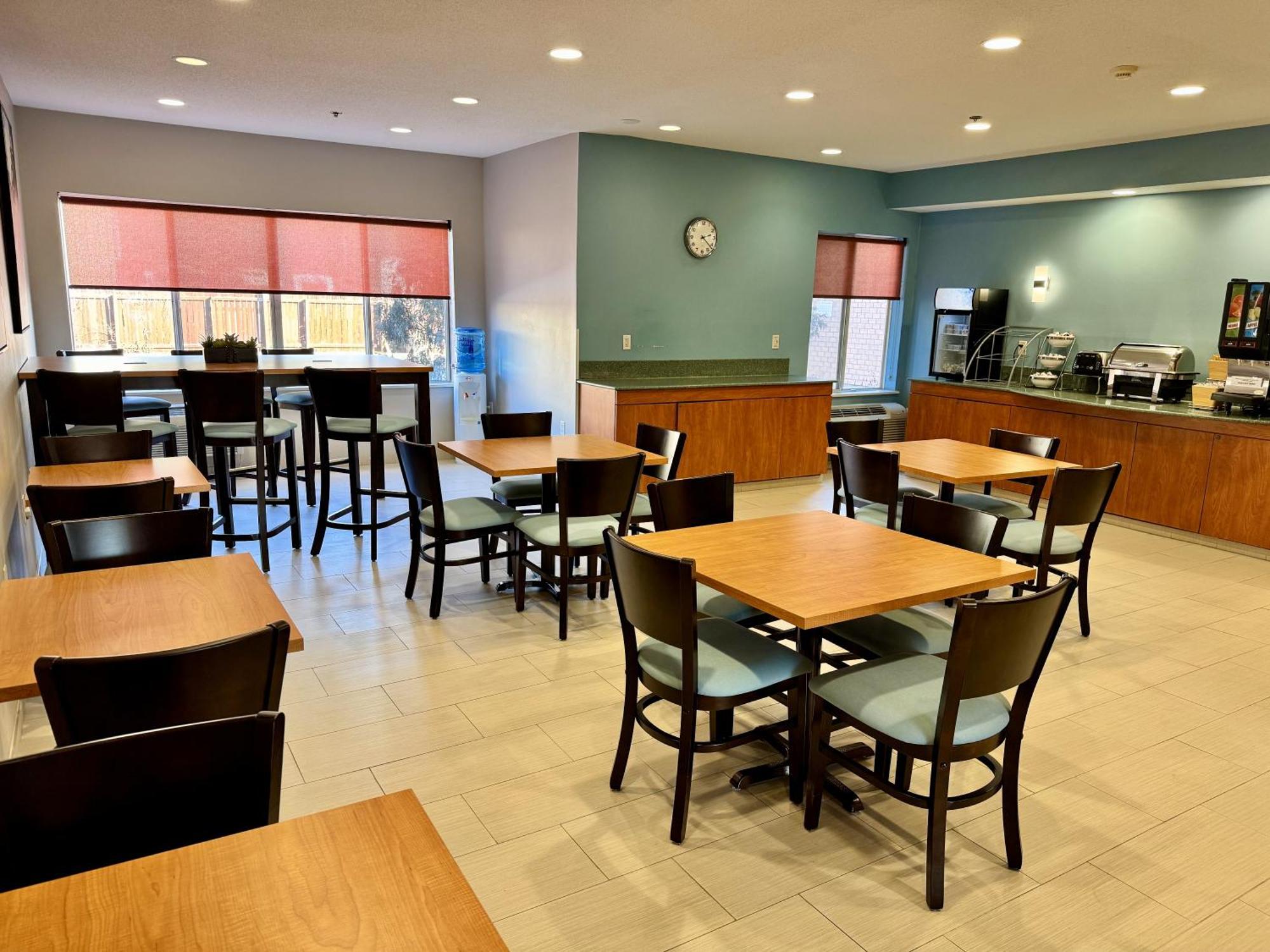 Days Inn & Suites By Wyndham Мадисън Екстериор снимка