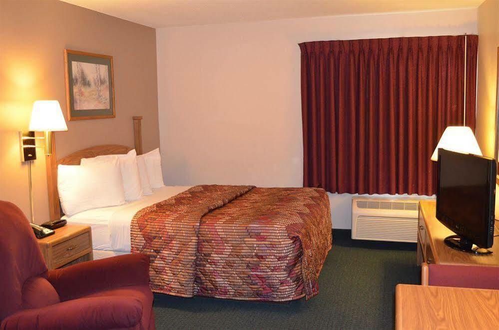 Days Inn & Suites By Wyndham Мадисън Екстериор снимка
